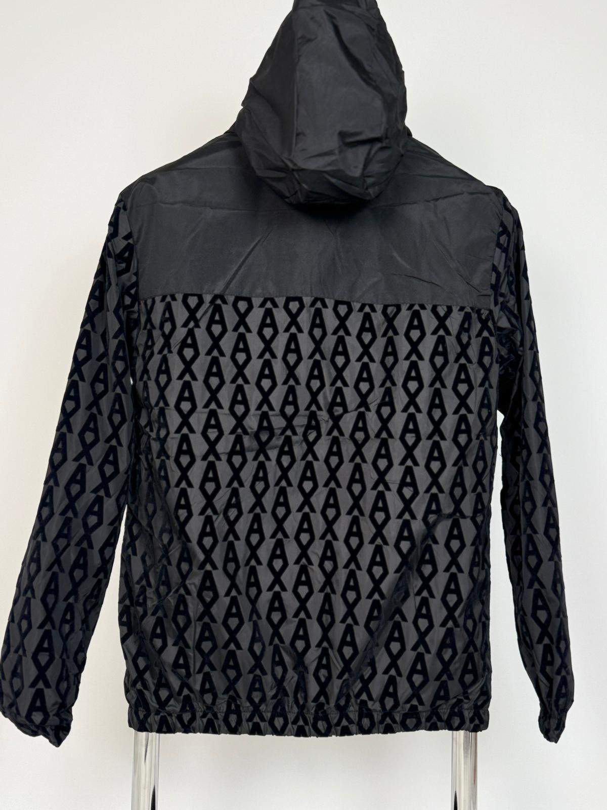 Armani Exchange AX Desenli Siyah Yağmurluk - Görsel 2